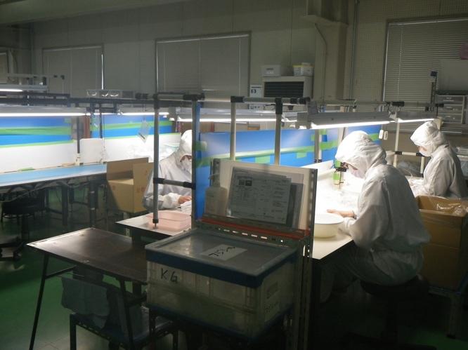 製品検査（暗室内）